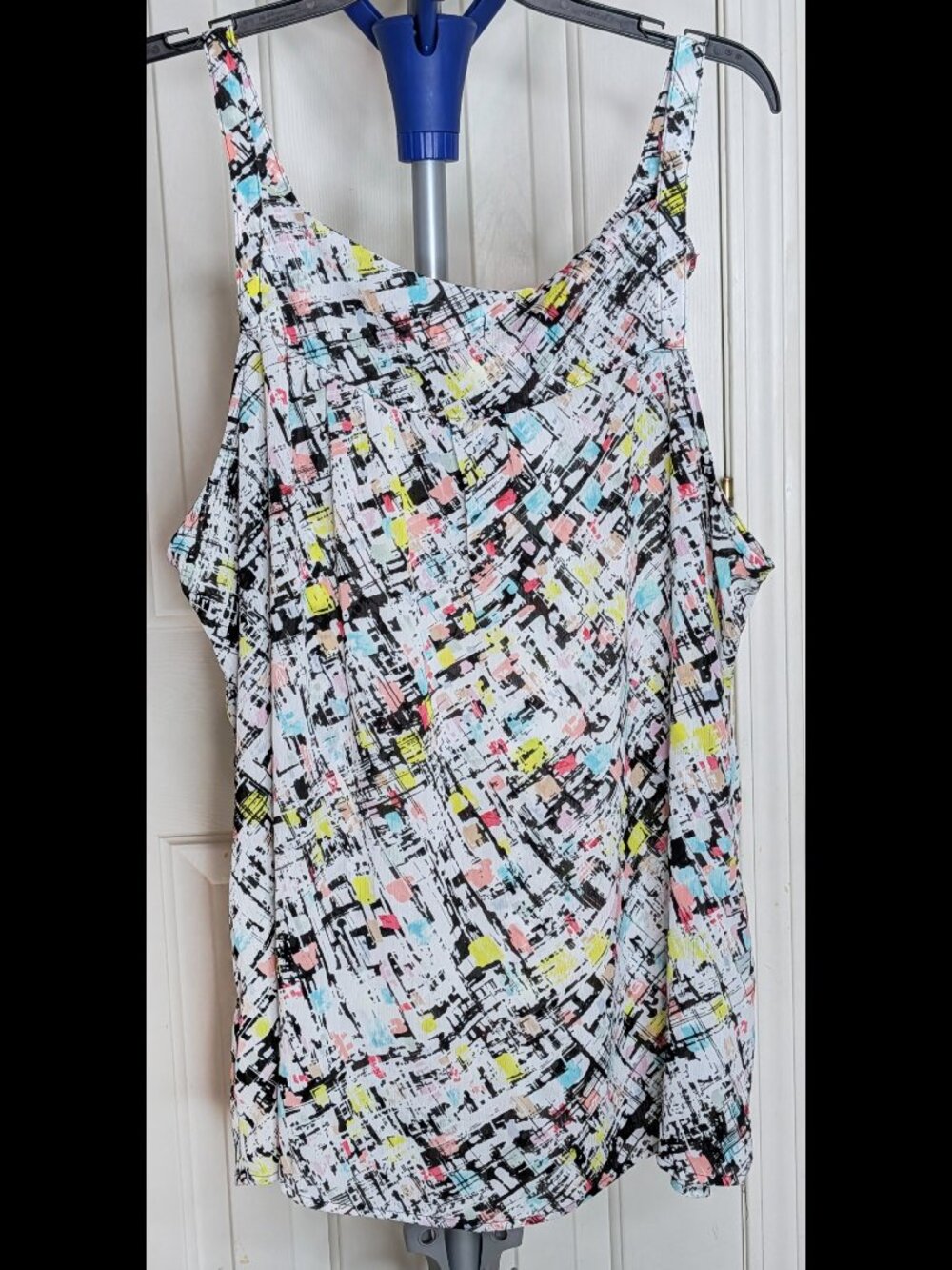 Flirty AVENUE 22/24 2X Neo-Modern Art Multicolor Lightweight Polyester Tank - Picture 2 of 2